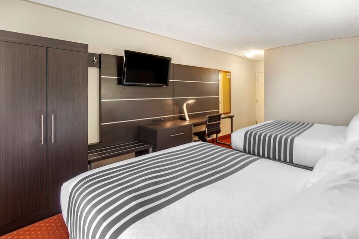 2 Queen Beds High Speed Internet Full Kitchen Coffee Maker, Hair Full Breakfast (8 of 16)