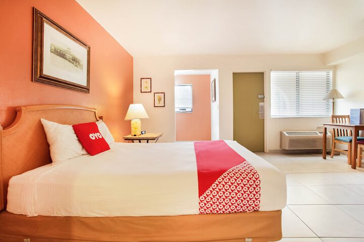 1 King Bed (4 of 28)