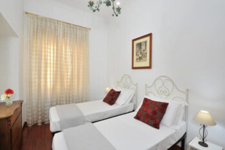Room 10 of 24