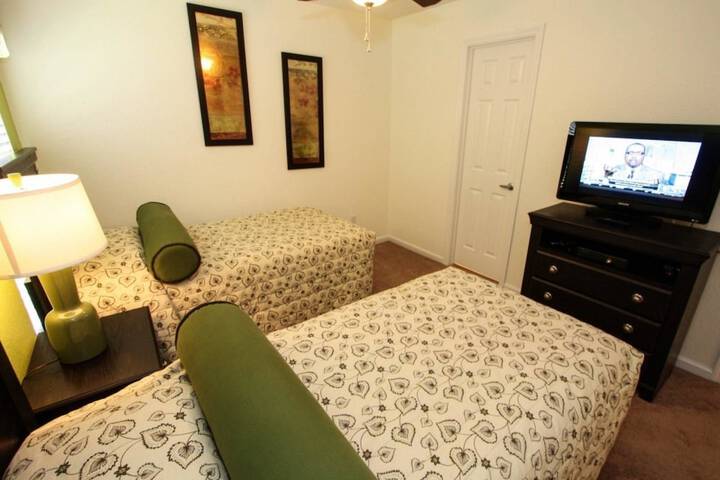 Room 7 of 32