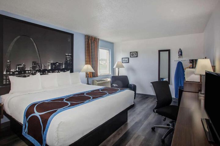 1 King Bed (9 of 13)
