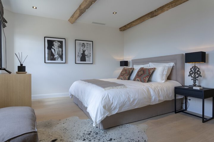 Room 10 of 62