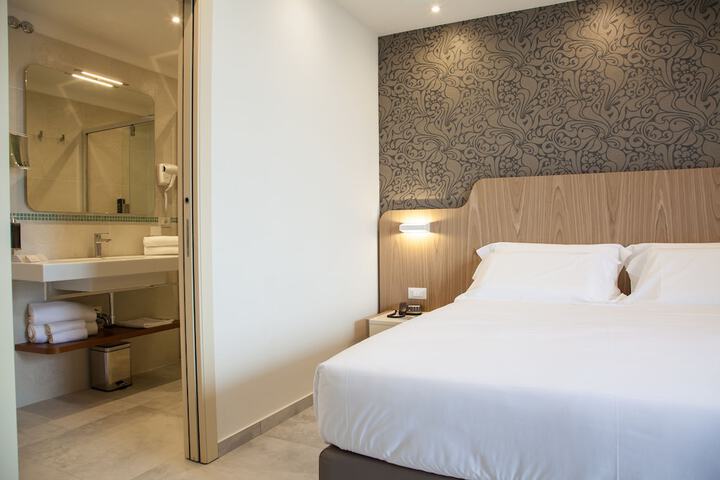 Room 15 of 153