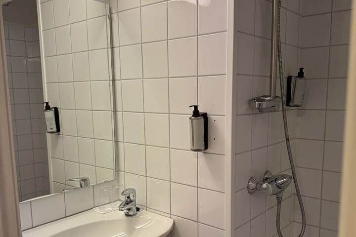 Room 175 of 209