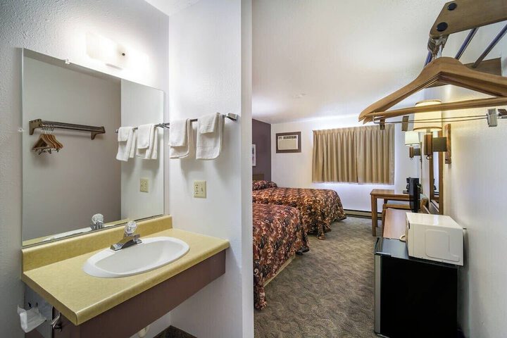 Room 2 of 25