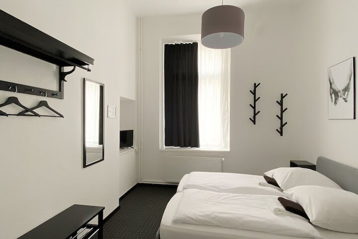 Room 14 of 37