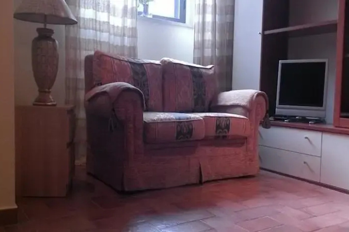 Room 5 of 9