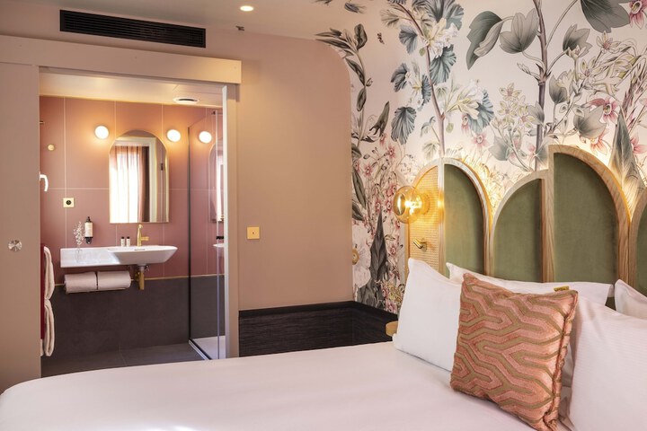 Room 20 of 62