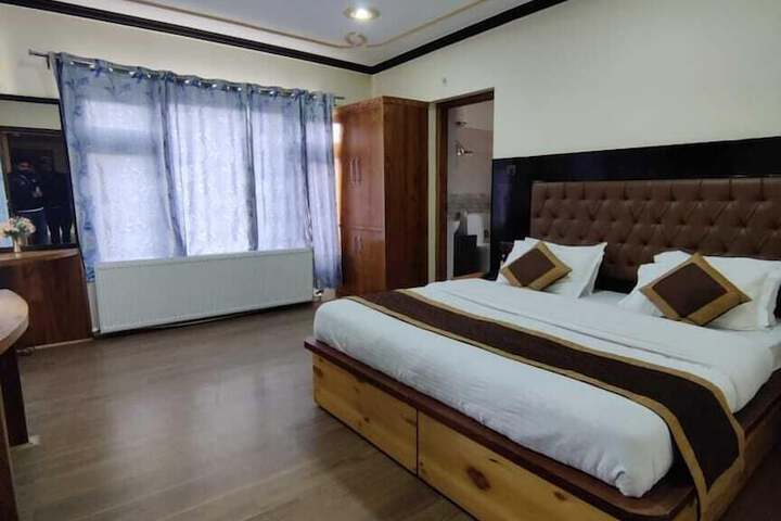 Room 3 of 9