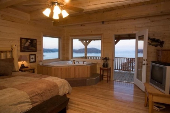 Jetted tub