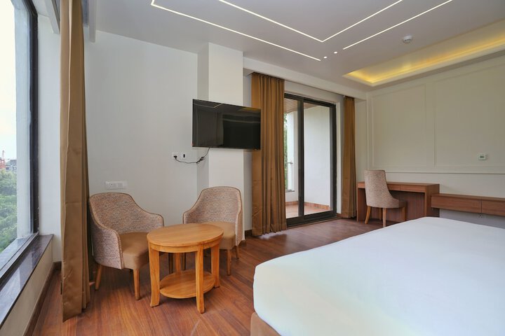 Room 5 of 40