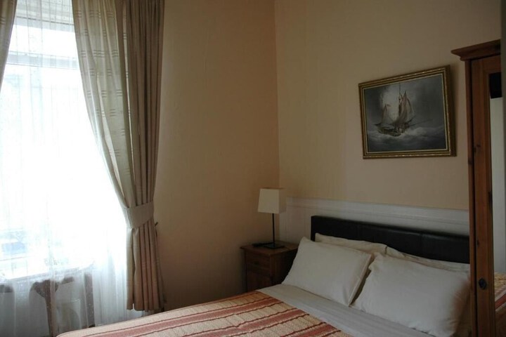 Room 10 of 29
