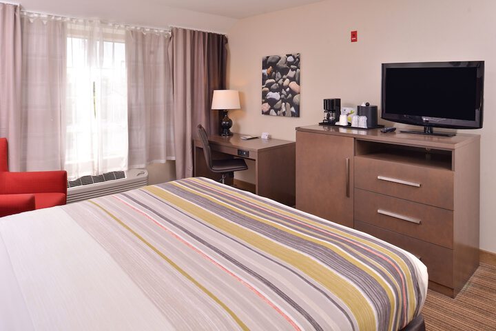 1 King Bed Accessible (2 of 11)