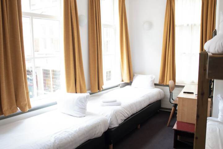 Room 40 of 78
