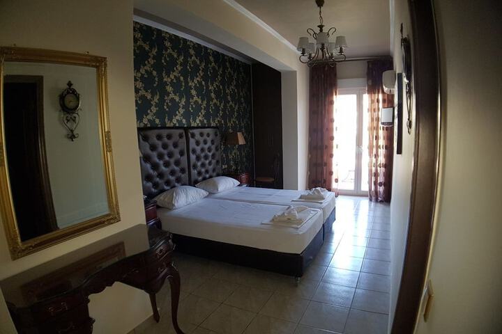 Room 8 of 32