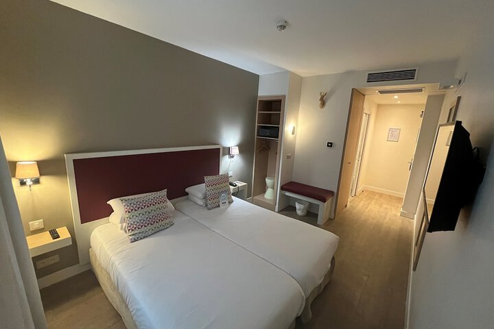 Room 14 of 42