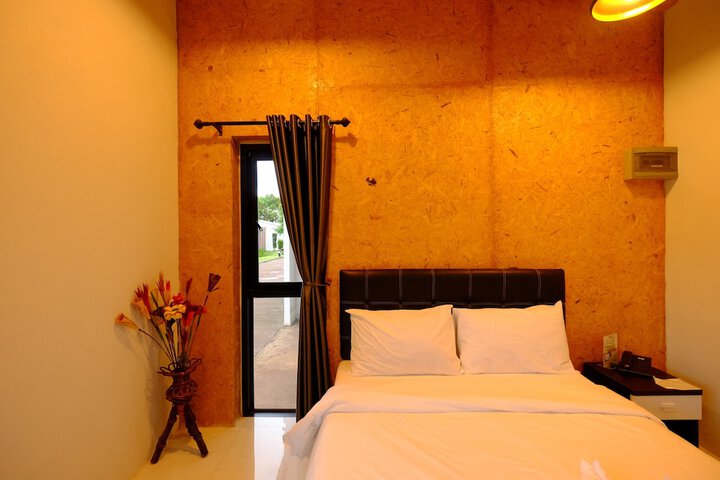 Room 8 of 28