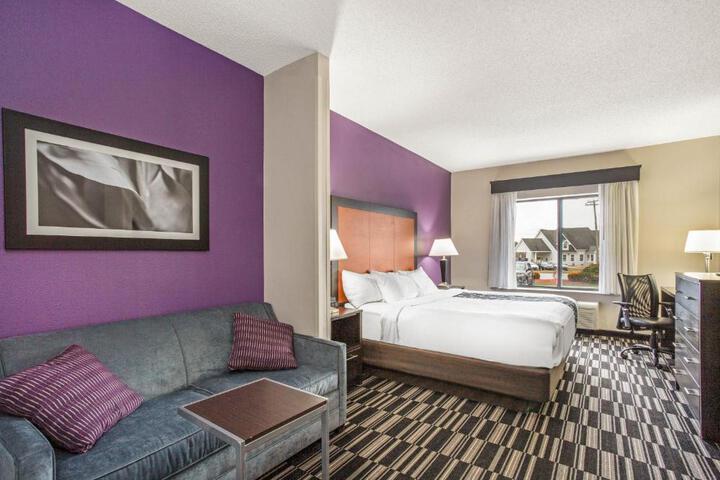 1 King Bed (1 of 18)