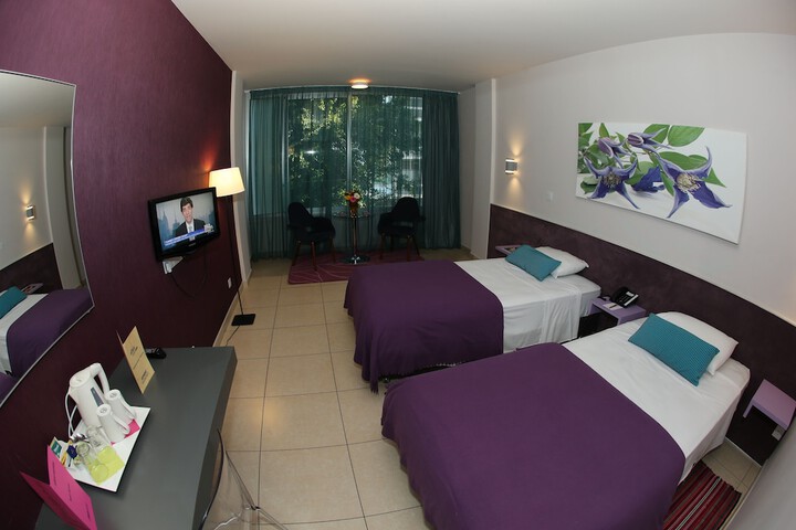 Room 9 of 32