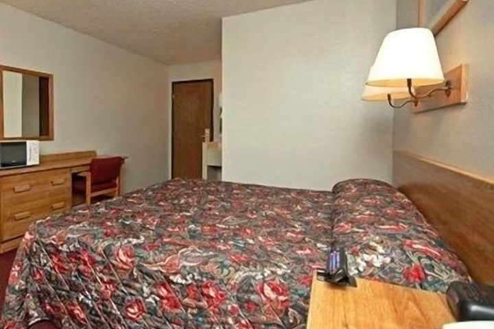 Room 4 of 34