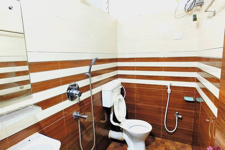 Room 10 of 12