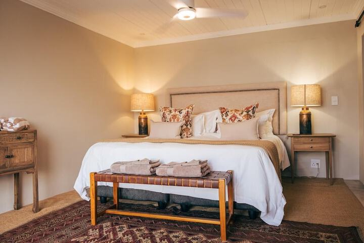 Room 43 of 242