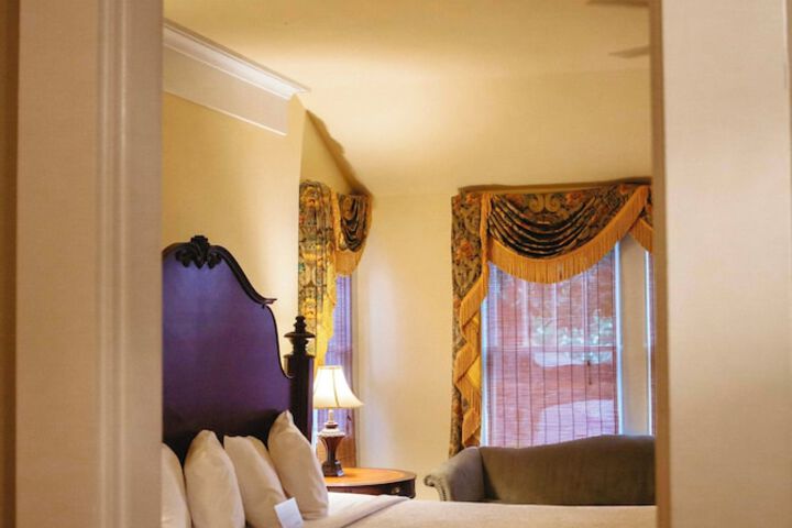Room 48 of 153