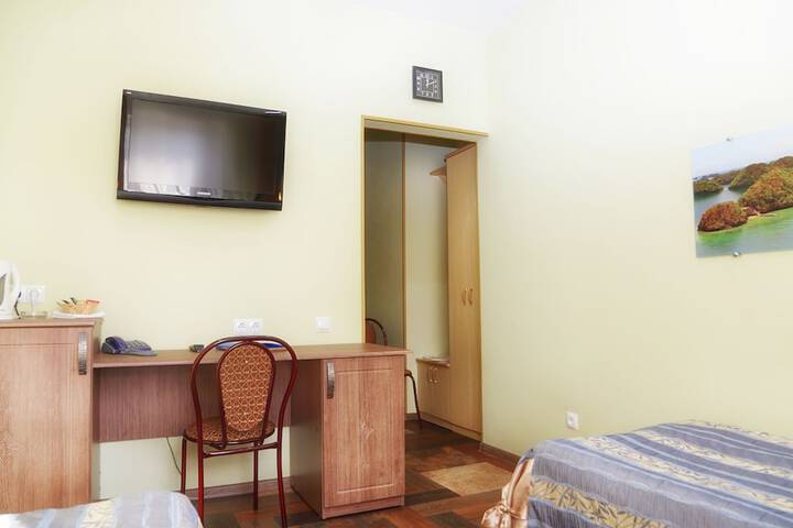 Room 3 of 44