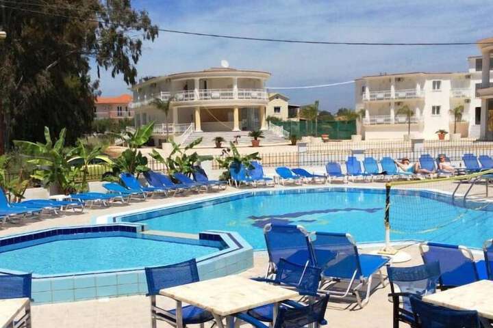 Hotel Pool