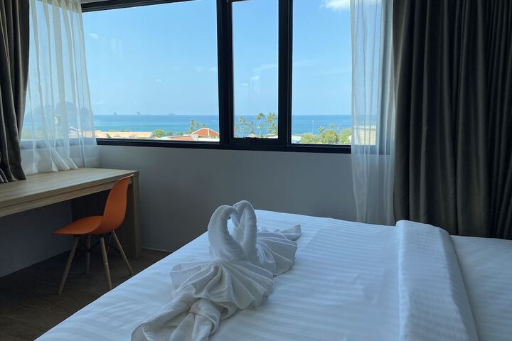 Room 36 of 102