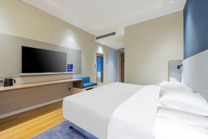 Room 9 of 39
