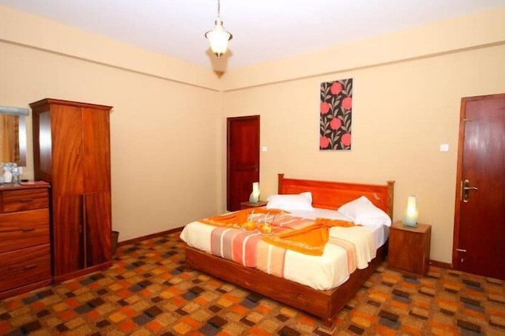 Room 8 of 34
