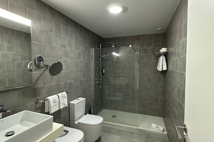 Room 53 of 104