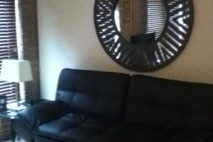 Room 6 of 8