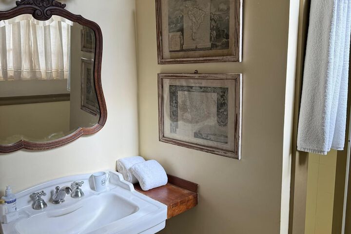 Room 18 of 48