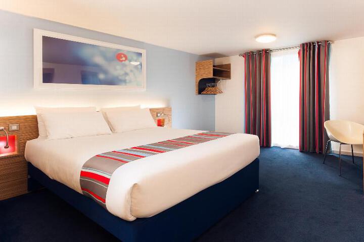 Room 5 of 9