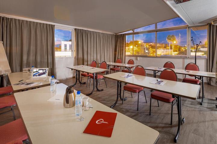 Meeting facility