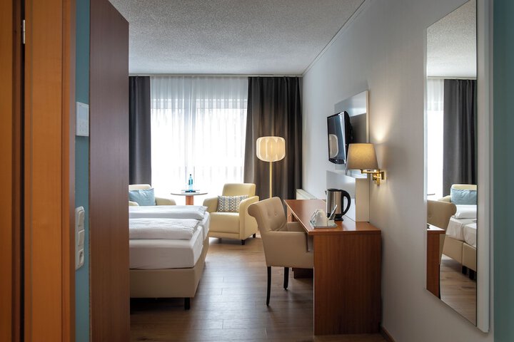 Room 28 of 74