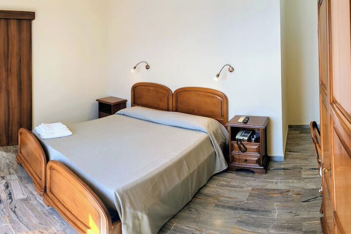 Room 31 of 204
