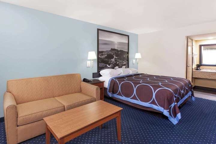 Room 5 of 16