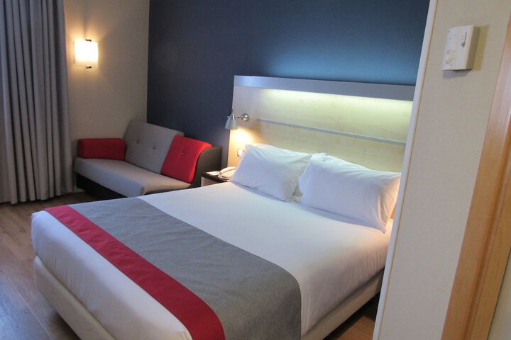 Room 5 of 20