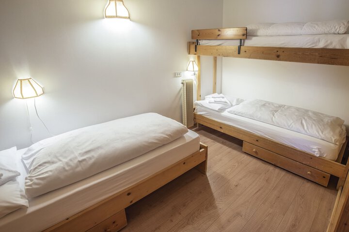 Room 6 of 34