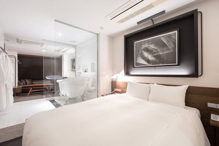 Room 2 of 25