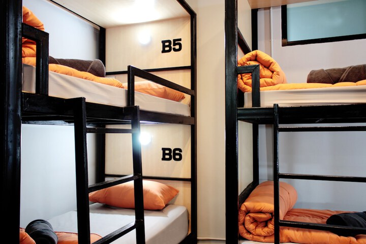 Room 9 of 90