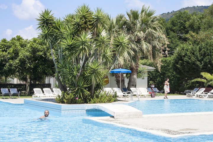 Pool 15 of 40