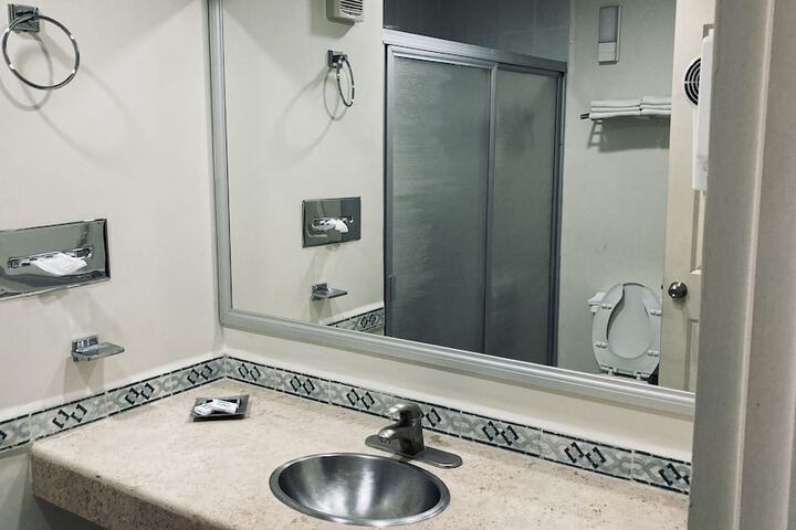 Room 34 of 47