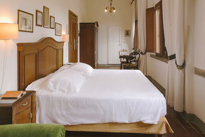 Room 8 of 68