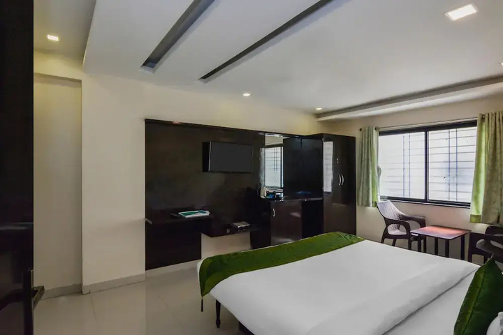 Room 5 of 13