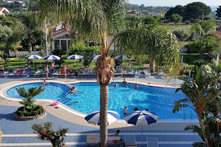 Hotel with Pool