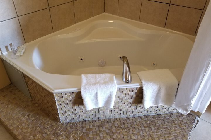 Hot Tub 16 of 24